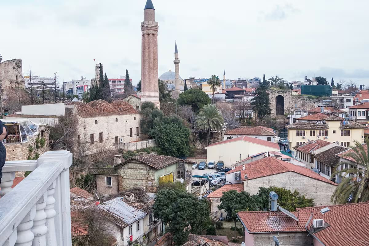 Antalya Airport Taxi oder Privattransfer? Vergleich 2026 (AYT) — WeCare Transfer