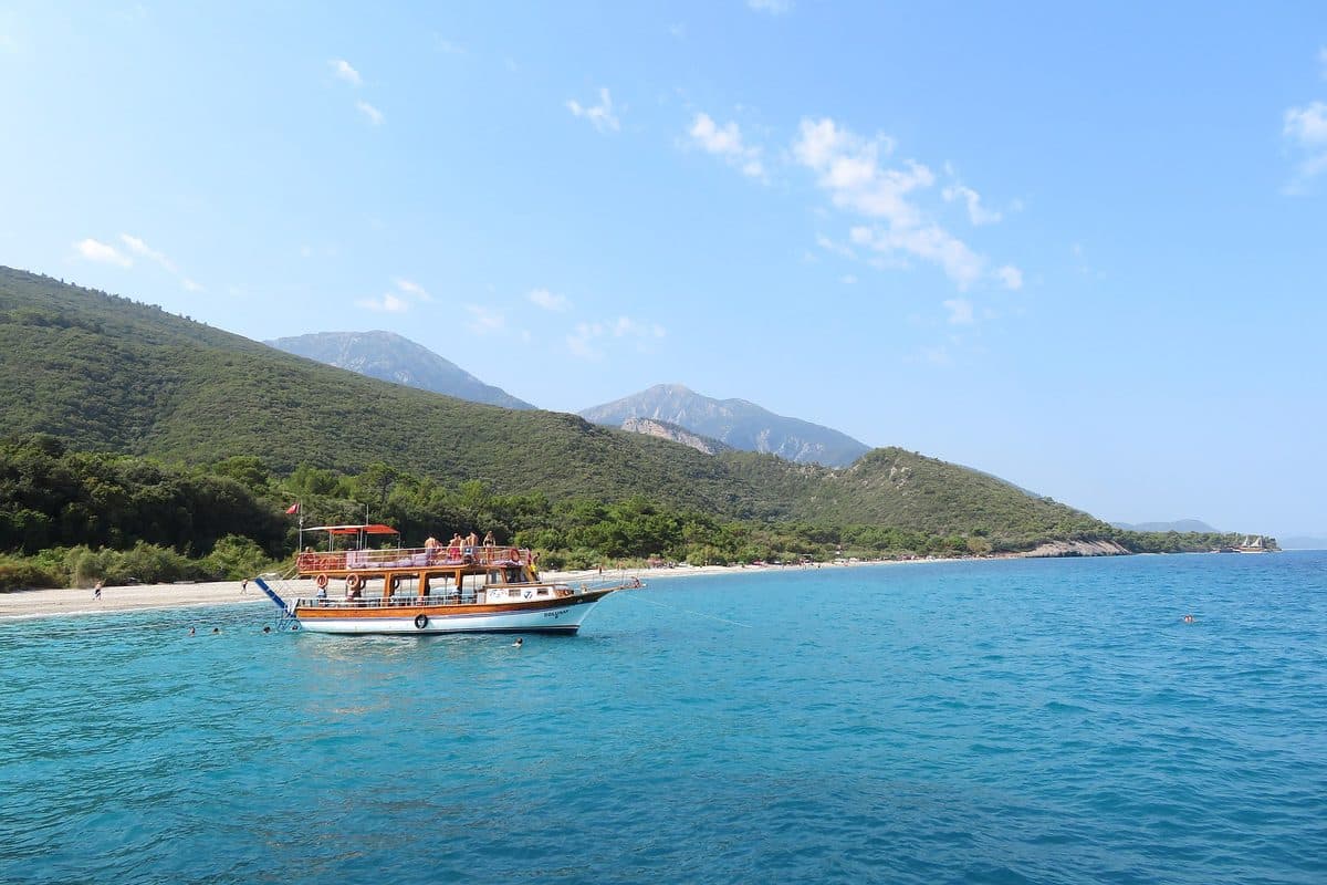 Güzelçamlı (Dilek Peninsula) Transfer ab Bodrum Milas Airport: Ankunftsguide (1 Std 12 Min) — WeCare Transfer