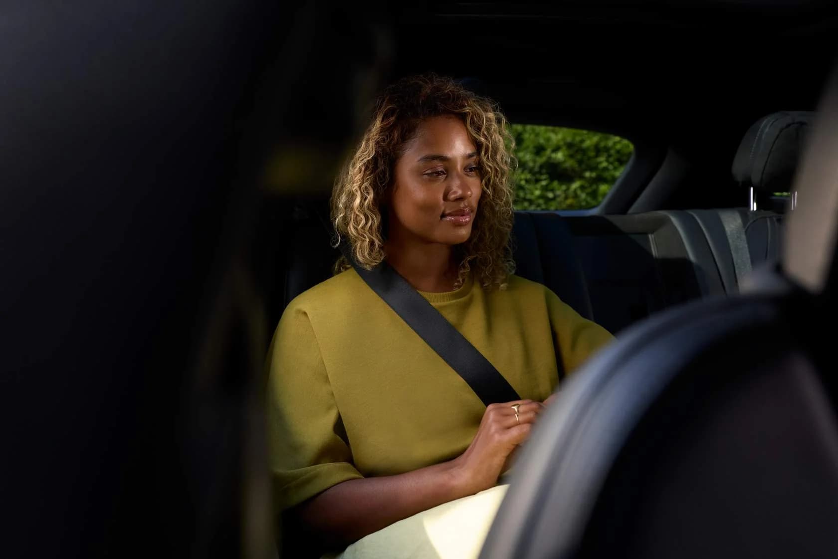 Mercedes private transfer luxury hotel arrival