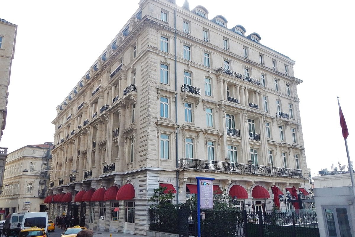 Pera — historic district streets and architecture