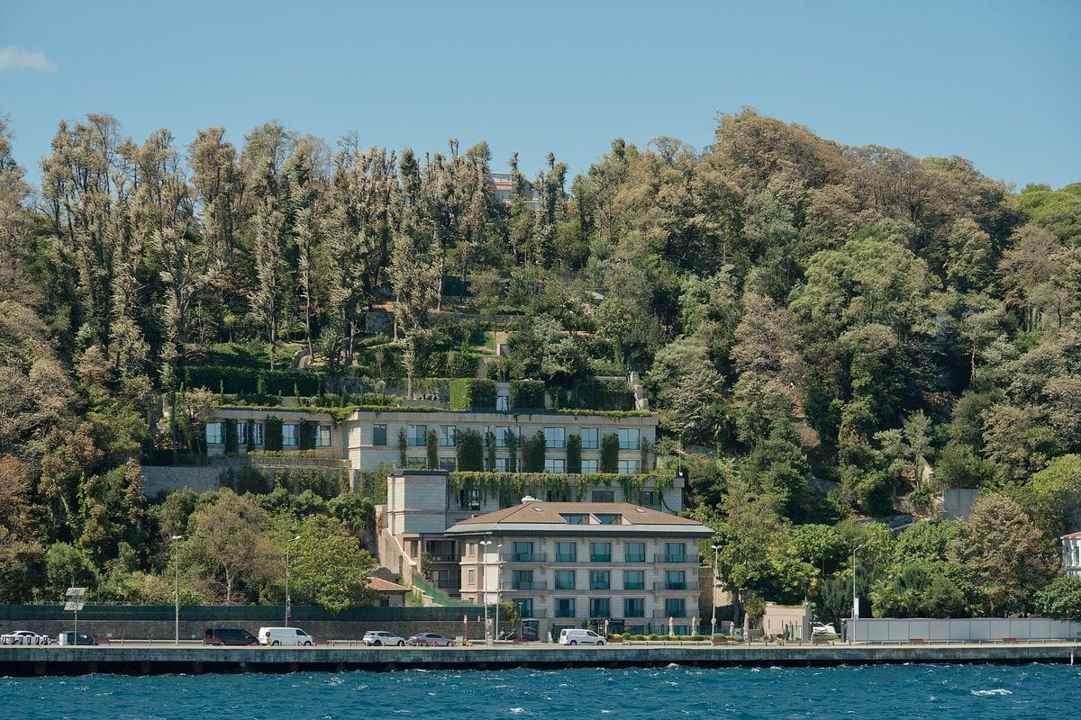 Tarabya — sahil ve kıyı kenti görünümü