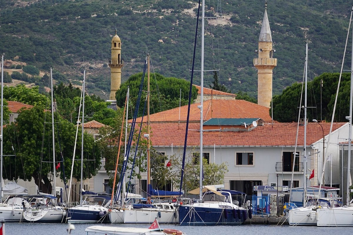 Izmir Adnan Menderes Airport nach Foça Transfer: Preis, Dauer & Buchung (2026)