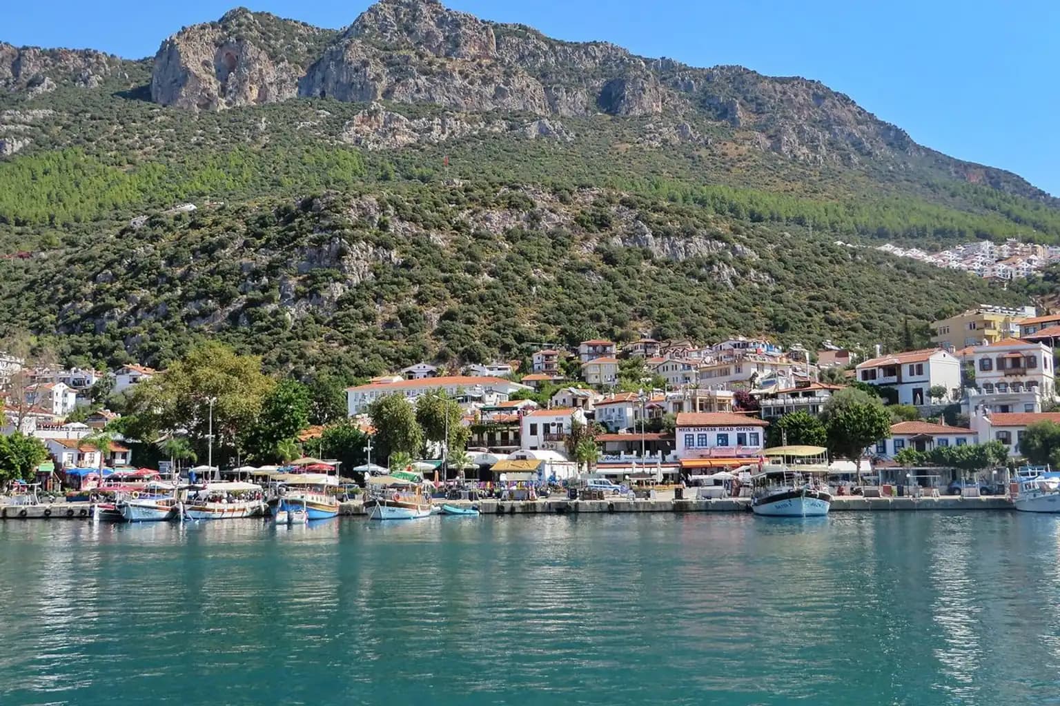 Representative scene of a private transfer arrival in the Göynük area